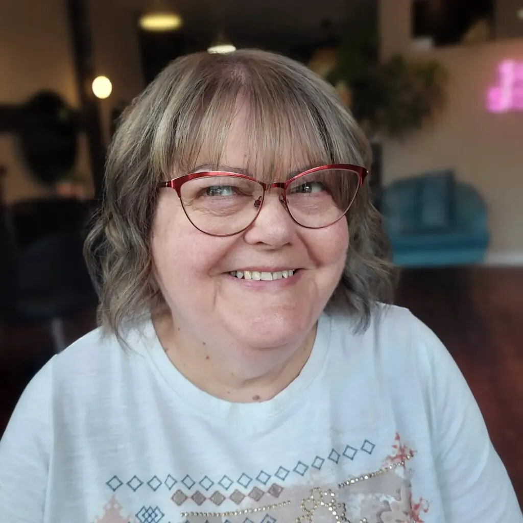 Shoulder-Length Waves with Full Blunt Bangs