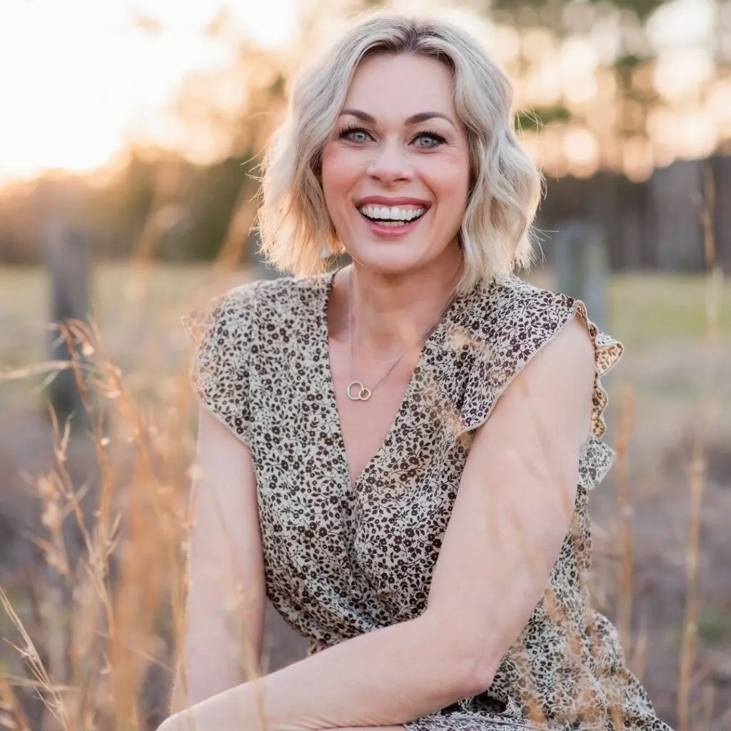 Soft Wavy Blonde Bob for Women Over 40