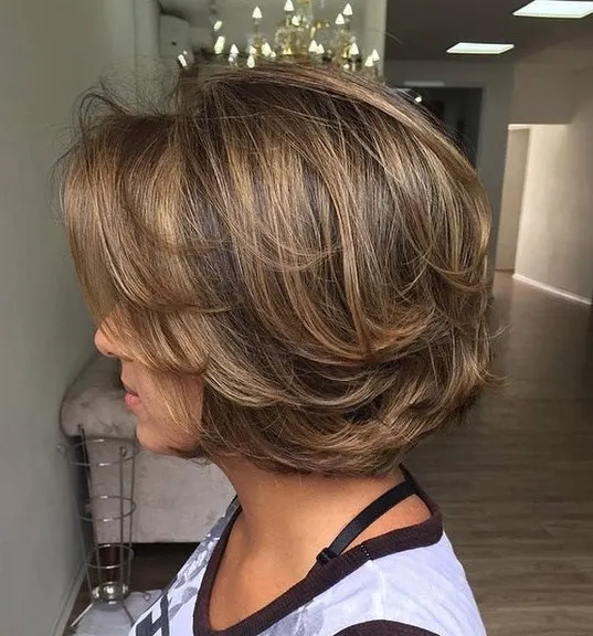 Volumized Layered Bob with Flipped Ends