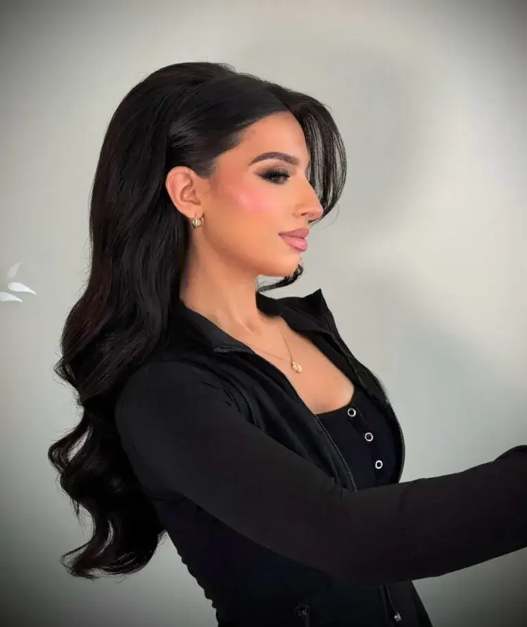 Sleek Volume Waves with a Retro Twist Sleek Volume Waves with a Retro Twist